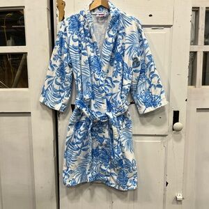 Lilly Pulitzer blue and white terry robe One Size